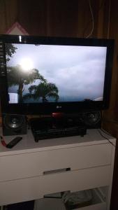 a flat screen tv sitting on top of a dresser at SíTIO DO LILI- uma experiência em meio à natureza in Marques de Sousa