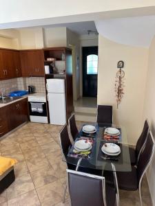 Cuina o zona de cuina de Villa Golden 9 fotos més