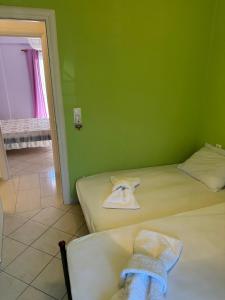 Llit o llits en una habitació de Villa Golden