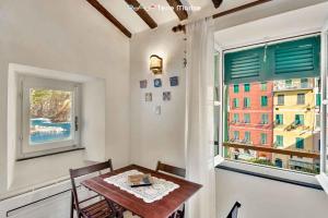 a dining room with a table and a window at Arbanella Sea View, Terre Marine in Vernazza