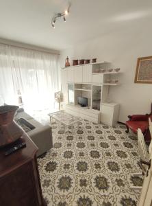 a living room with a couch and a table at Casa del Celo in Rapallo