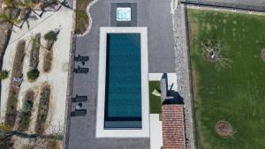 an overhead view of a swimming pool in a yard at Finca el Vinche in Guía de Isora