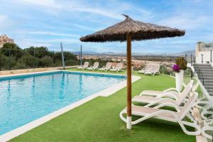 Swimmingpoolen hos eller tæt på Cozy sea view apartment