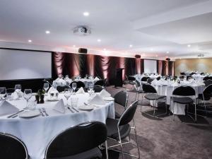 Mövenpick Hotel Wellington餐厅或其他用餐的地方
