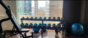 O centro de fitness e/ou as comodidades de fitness de High Floor Great View 2BR 2BA 3 mins to Nana BTS