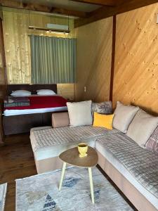 een woonkamer met een bank en een bed bij Vuk - Ada Bojana in Ulcinj