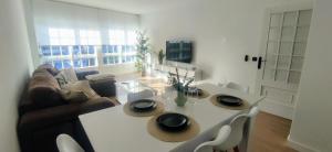 Телевизор и/или развлекательный центр в Apartamento Illa Salvora, Portonovo
