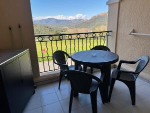 a table and chairs on a balcony with a view at Appartement 4 personnes Cap Estérel centre du village in Saint-Raphaël