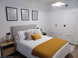 Кровать или кровати в номере Apartamento Illa Salvora, Portonovo