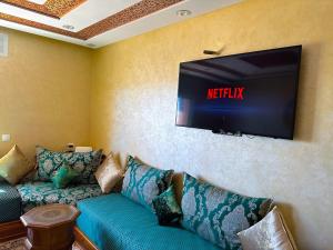 A television and/or entertainment centre at Luxurious Scandinavian-style, pool & play area