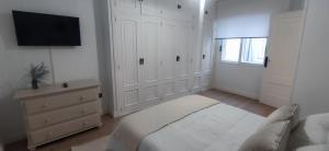 Кровать или кровати в номере Apartamento Illa Salvora, Portonovo