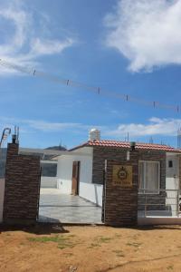 un edificio con un cartel delante en THE DEW stay, en Kodaikanal