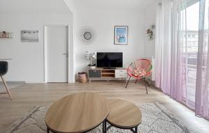 Televisyen dan/atau pusat hiburan di Appartement Cosy Avec Grande Terrasse