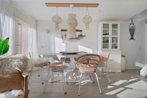 a dining room with a table and chairs at Jonkerstee 216 - Ouddorp in Ouddorp