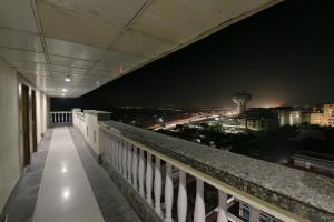 Μπαλκόνι ή βεράντα στο Hotel Lotus Paradise - Front of Parker Mall