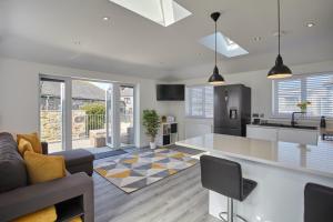 Dapur atau dapur kecil di New Stylish Flat Sleeps 4 Free Parking +3 gambar