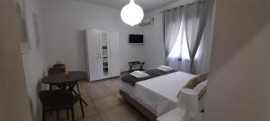 Postel nebo postele na pokoji v ubytování Efebo Rooms