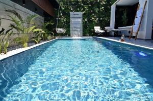 Hồ bơi trong/gần סוויטות בל - סוויטות יוקרה עם בריכה פרטית