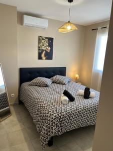 Ένα ή περισσότερα κρεβάτια σε δωμάτιο στο Villa en Provence 3 T3 jardin clos
