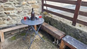 Nápoje v ubytovaní Maisonnette au cœur des Angles + 37 fotografií