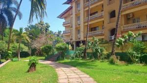 Imagen de la galería de Golden Landmark Green Valley Beach Resort, en Dona Paula 104 fotos más