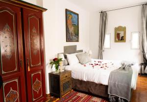 Кровать или кровати в номере RIAD OASIS D'ASILAH