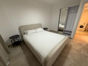 J&G Suites客房内的一张或多张床位