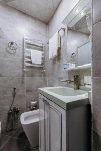 Koupelna v ubytování Qala Hotel