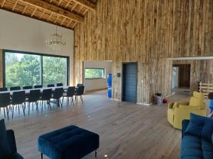 Posezení v ubytování Le châtelain de Bouillon