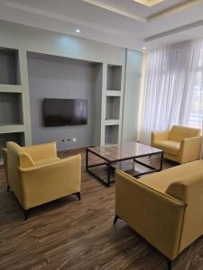 TV a/nebo společenská místnost v ubytování Jikoni Hotel + 30 fotografií