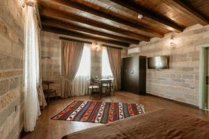 Postel nebo postele na pokoji v ubytování Qala Hotel