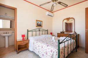 Postel nebo postele na pokoji v ubytování Villa Palazzo dei Fiori + 21 fotografií