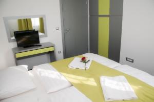 Postel nebo postele na pokoji v ubytování Whitehouse Apartments