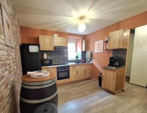a large kitchen with wooden cabinets and a counter top at Mer Méditerranée et Béziers à 10min Parking gratuit in Sauvian +27 photos
