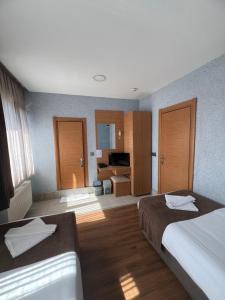 Postel nebo postele na pokoji v ubytování Okur Otel