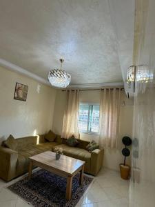 Ruang duduk di Home Louah Apartment Retreat