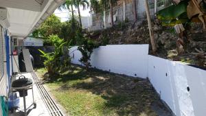Κήπος έξω από το KREYOL HOUSE Sainte Anne
