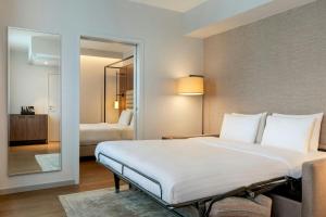 Postel nebo postele na pokoji v ubytování AC Hotel by Marriott Stockholm Ulriksdal