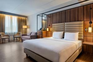 Postel nebo postele na pokoji v ubytování AC Hotel by Marriott Stockholm Ulriksdal