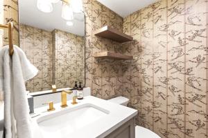 a bathroom with a sink and a toilet at KBM Resorts Upgraded Easy walk to Main St Close to Deer Valley hot tub gas fireplace BCC-1101 in Park City +26 photos