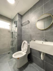 Ένα μπάνιο στο 121 Residences by The Homez Near One Utama, Starling Mall, Atria