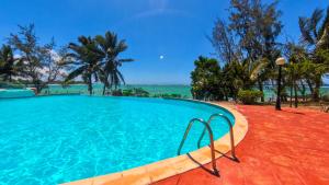a swimming pool with a view of the ocean at Beachside Living in Centre de Flacq