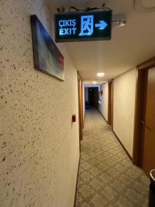 TV a/nebo společenská místnost v ubytování Okur Otel