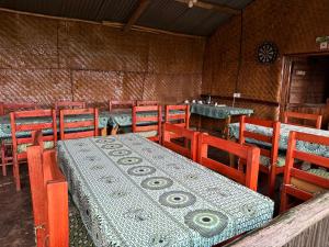 Restaurace v ubytování ruhija gorilla friends resort