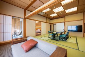 TV a/nebo společenská místnost v ubytování Hakone Yumoto Onsen Hotel Kajikaso
