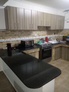 Η κουζίνα ή μικρή κουζίνα στο Jawamu Homes