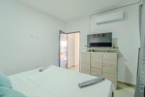 Ένα ή περισσότερα κρεβάτια σε δωμάτιο στο Apartamentos el mochilero Rural frente a la playa A +3 φωτογραφίες