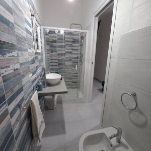 Bilik mandi di WindwoW - Your flat in Baunei