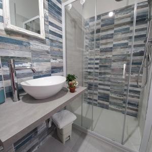 Bilik mandi di WindwoW - Your flat in Baunei