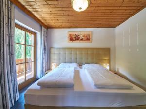 Postel nebo postele na pokoji v ubytování Chalet Felix by we rent